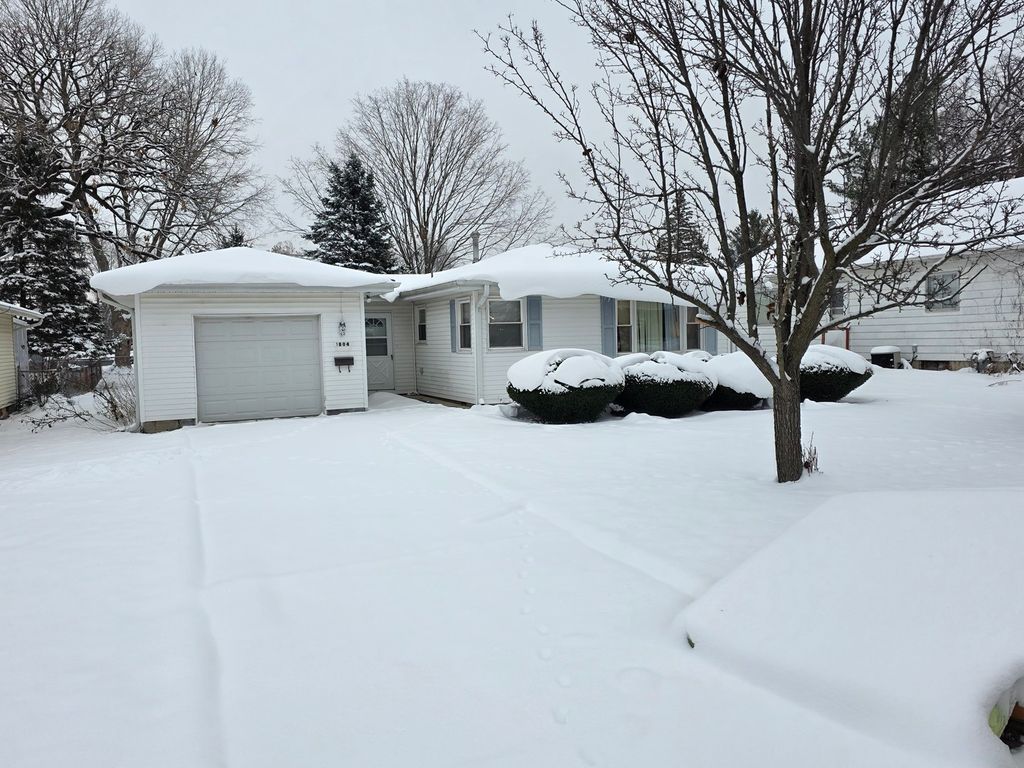 1804 Ave K, Sterling, IL 61081