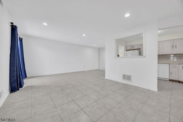 303 Michaels Ct, Woodbridge Twp., NJ 07095