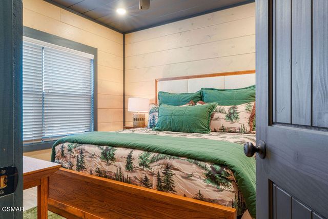 625 Summer Valley Way, Sevierville, TN 37862