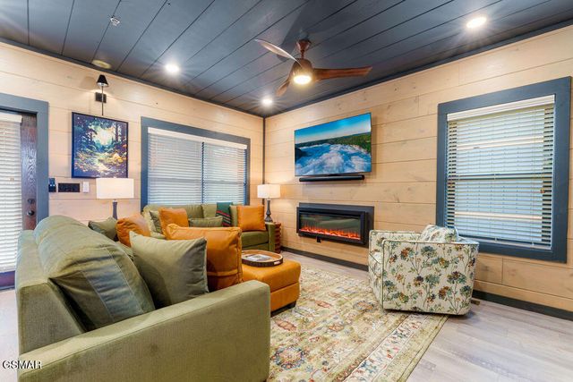 625 Summer Valley Way, Sevierville, TN 37862