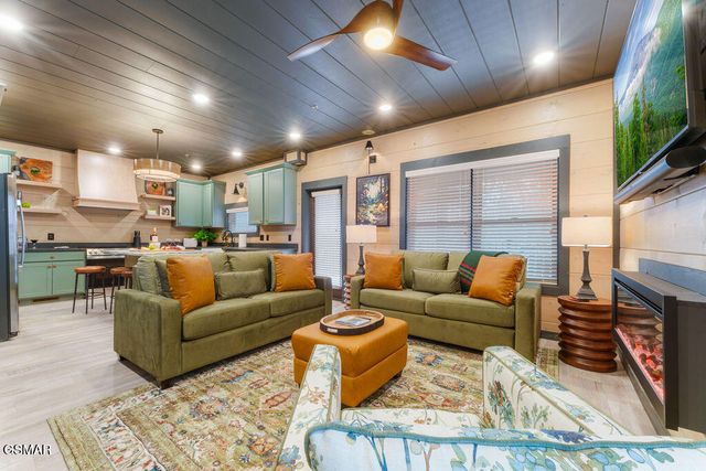 625 Summer Valley Way, Sevierville, TN 37862