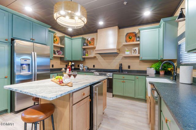 625 Summer Valley Way, Sevierville, TN 37862