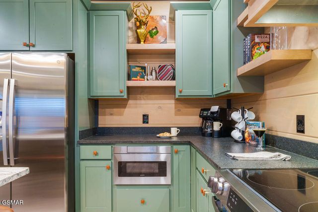 625 Summer Valley Way, Sevierville, TN 37862