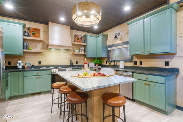 625 Summer Valley Way, Sevierville, TN 37862