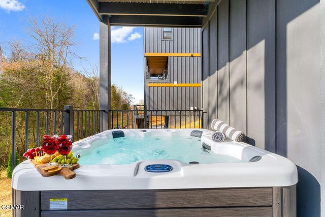 625 Summer Valley Way, Sevierville, TN 37862