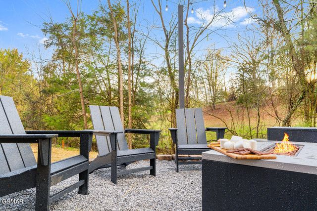 625 Summer Valley Way, Sevierville, TN 37862