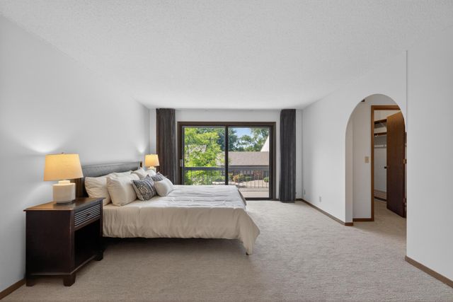 6066 Blake Ridge Road, Edina, MN 55436