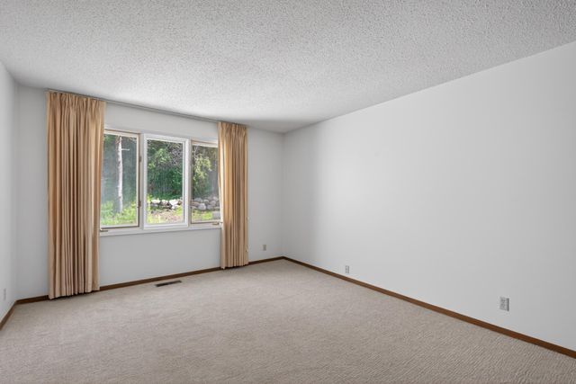 6066 Blake Ridge Road, Edina, MN 55436