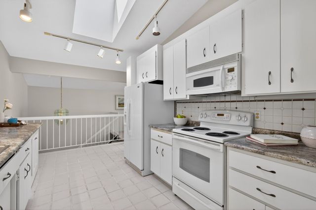 6066 Blake Ridge Road, Edina, MN 55436