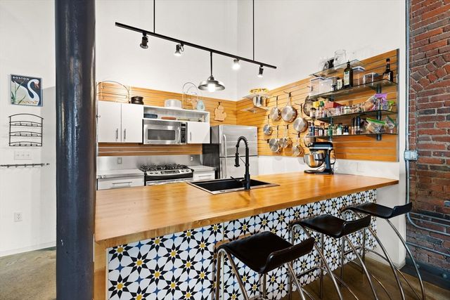 251 Heath St 205, Boston, MA 02130