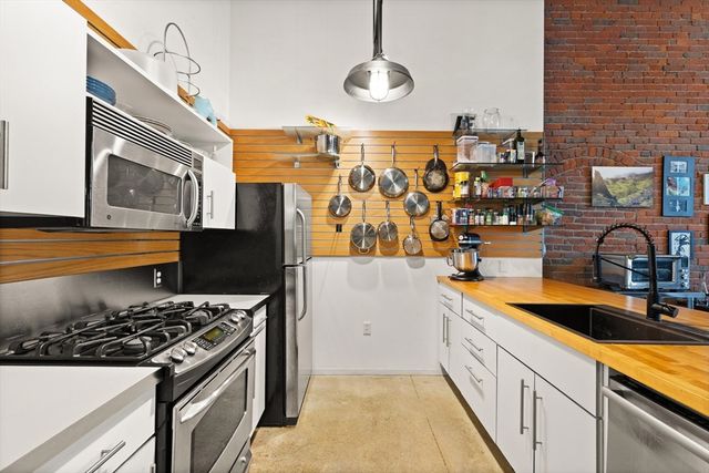 251 Heath St 205, Boston, MA 02130