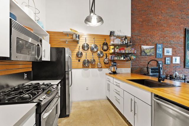 251 Heath St 205, Boston, MA 02130