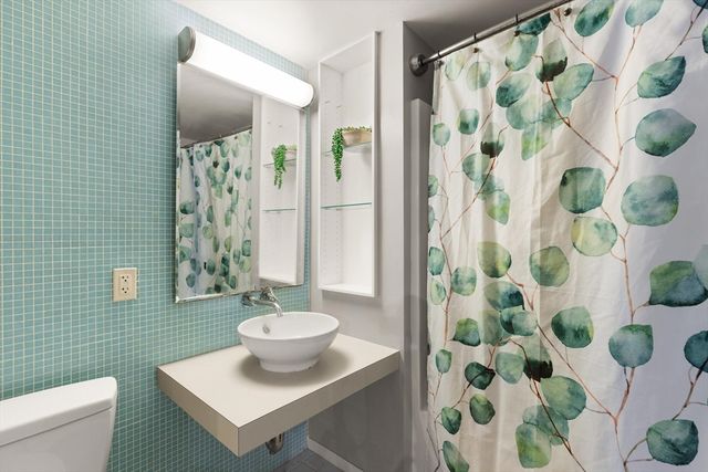 251 Heath St 205, Boston, MA 02130