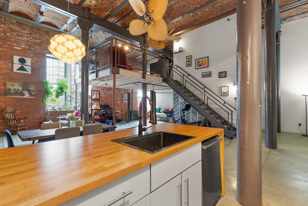 251 Heath St 205, Boston, MA 02130