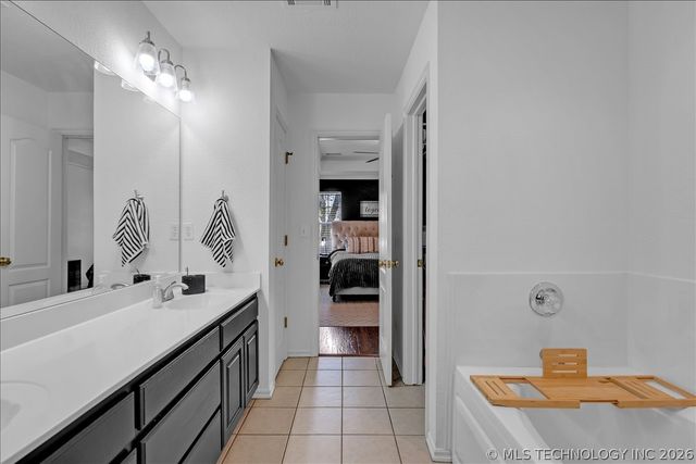 11822 N 107th East Avenue, Collinsville, OK 74021