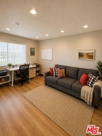 7625 Reseda Boulevard 305, Los Angeles, CA 91335