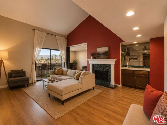 7625 Reseda Boulevard 305, Los Angeles, CA 91335