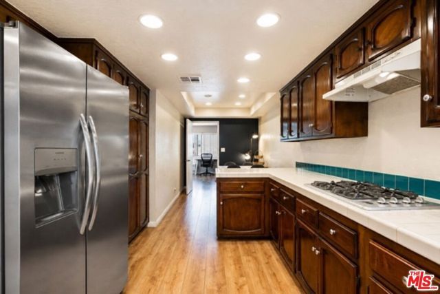 7625 Reseda Boulevard 305, Los Angeles, CA 91335