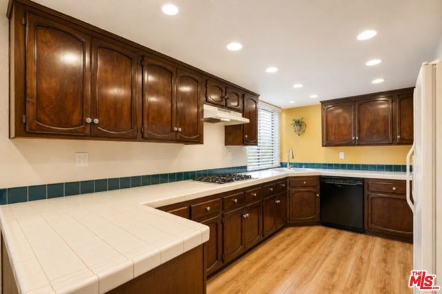 7625 Reseda Boulevard 305, Los Angeles, CA 91335