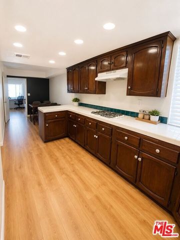 7625 Reseda Boulevard 305, Los Angeles, CA 91335