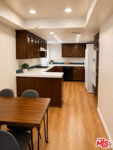 7625 Reseda Boulevard 305, Los Angeles, CA 91335