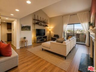 7625 Reseda Boulevard 305, Los Angeles, CA 91335