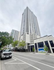 1122 N Clark Street 1702, Chicago, IL 60610