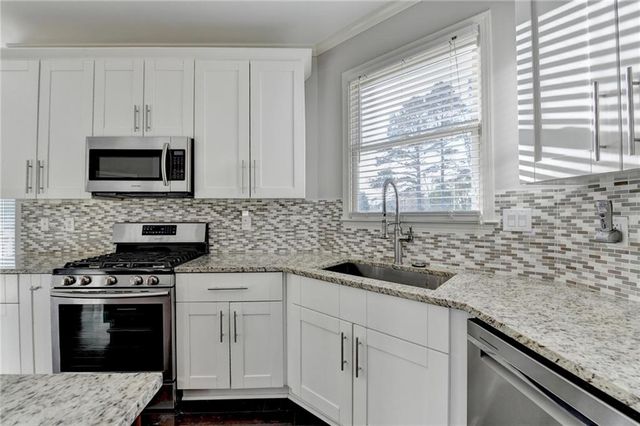 2550 Lockemeade Way, Lawrenceville, GA 30043