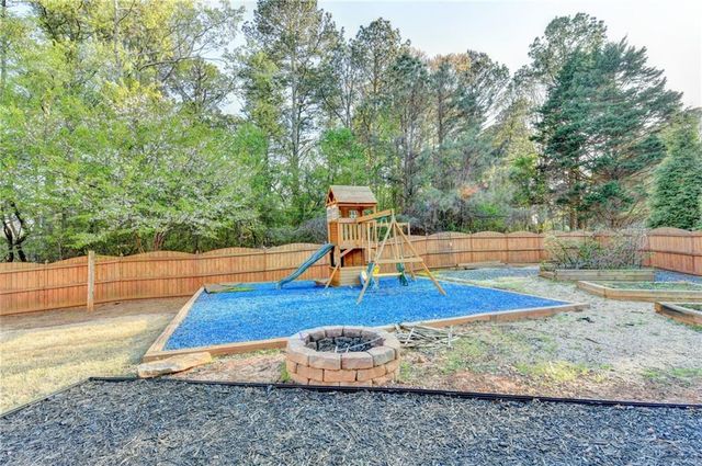 2550 Lockemeade Way, Lawrenceville, GA 30043