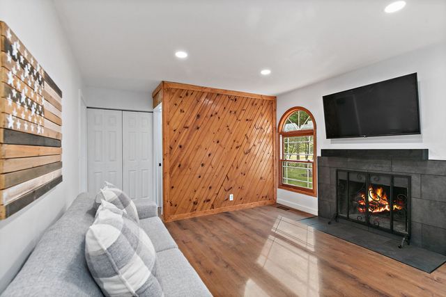 705 Chestnut Court, Algonquin, IL 60102