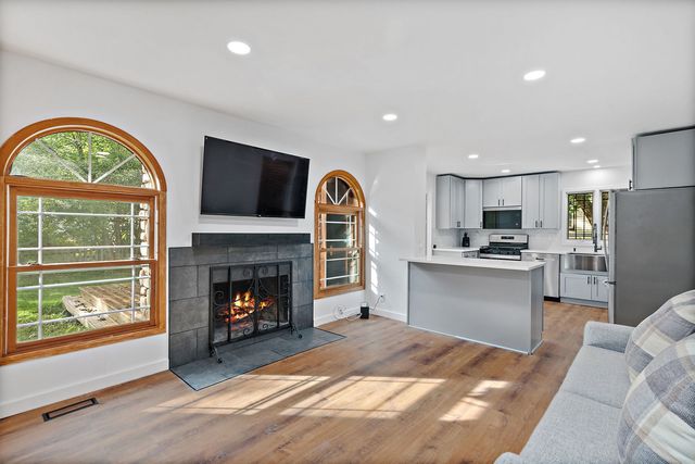 705 Chestnut Court, Algonquin, IL 60102