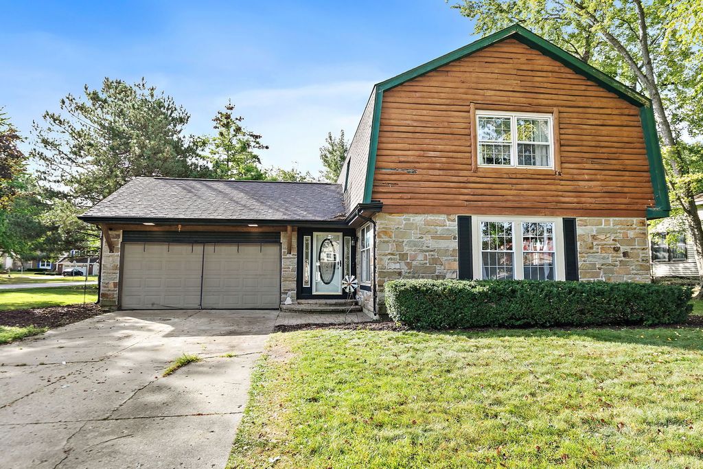 705 Chestnut Court, Algonquin, IL 60102