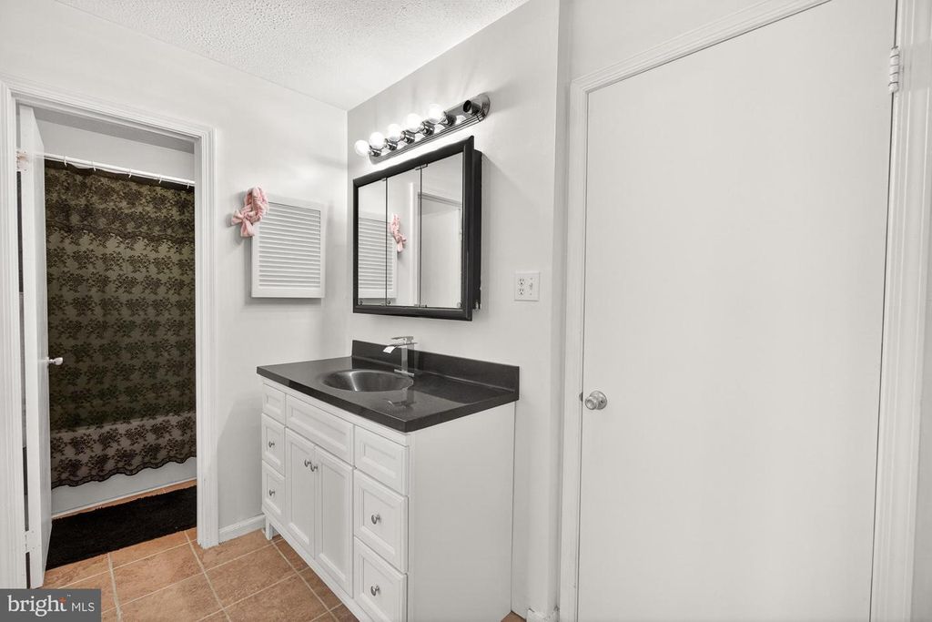 Image 9 of property listing at 1016-301 BRINKER DR #301, Hagerstown, MD 21740