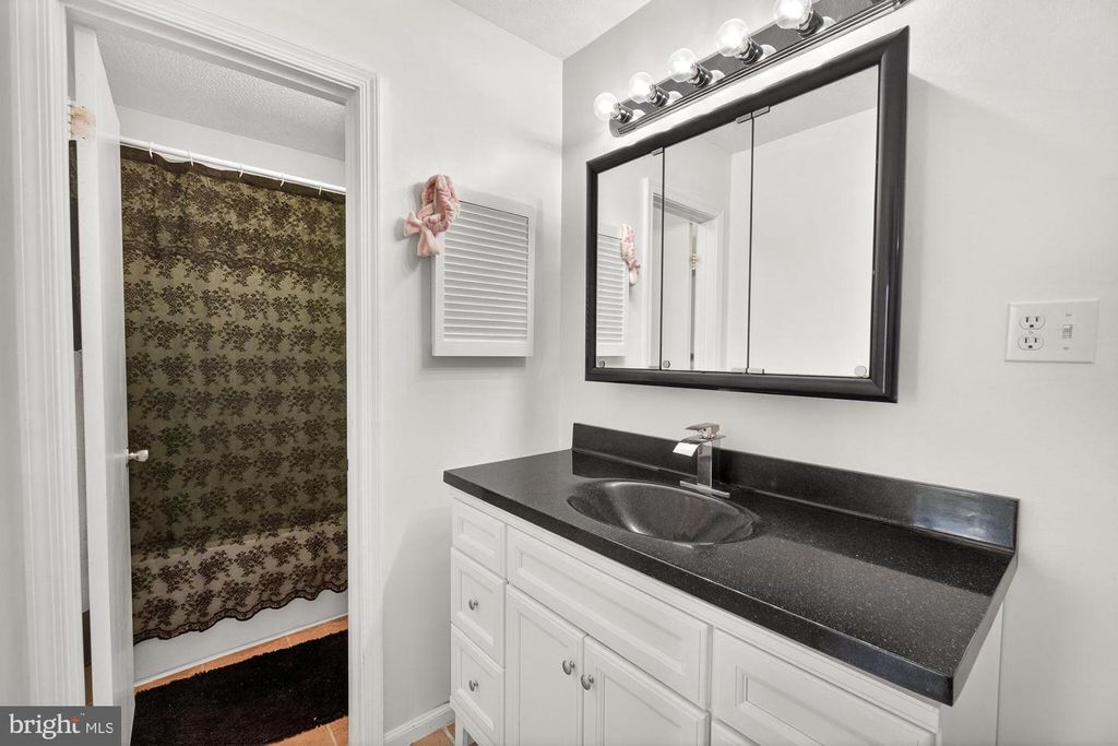 Image 10 of property listing at 1016-301 BRINKER DR #301, Hagerstown, MD 21740