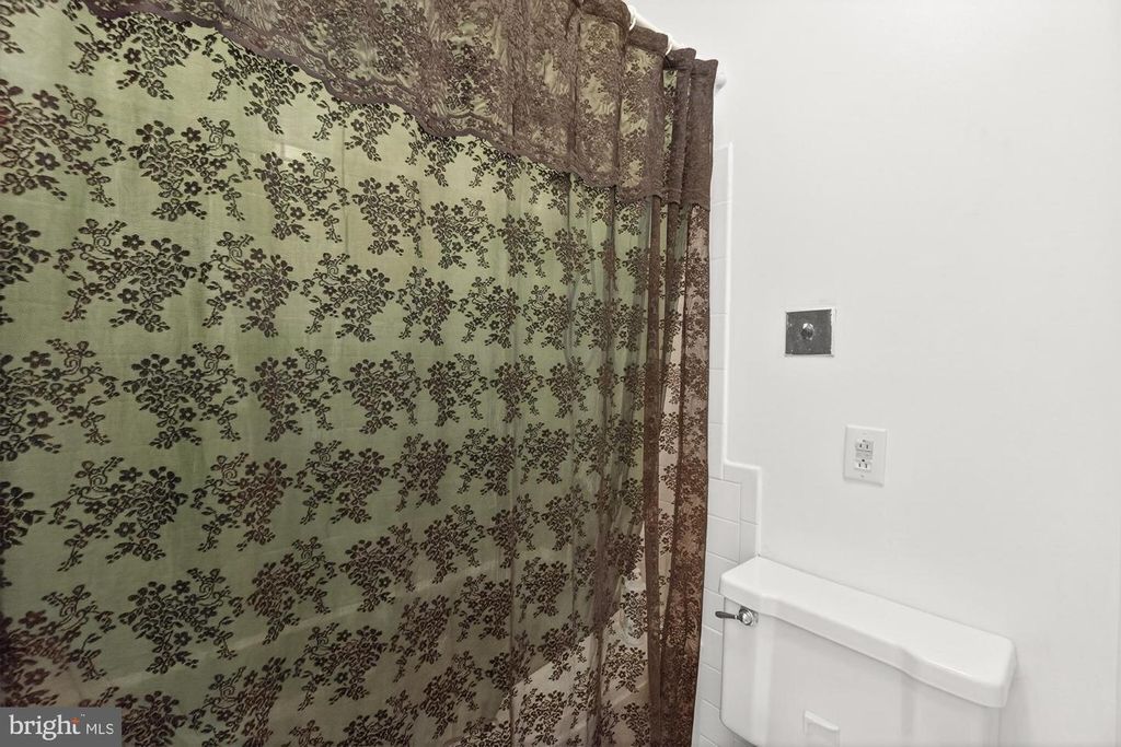 Image 11 of property listing at 1016-301 BRINKER DR #301, Hagerstown, MD 21740