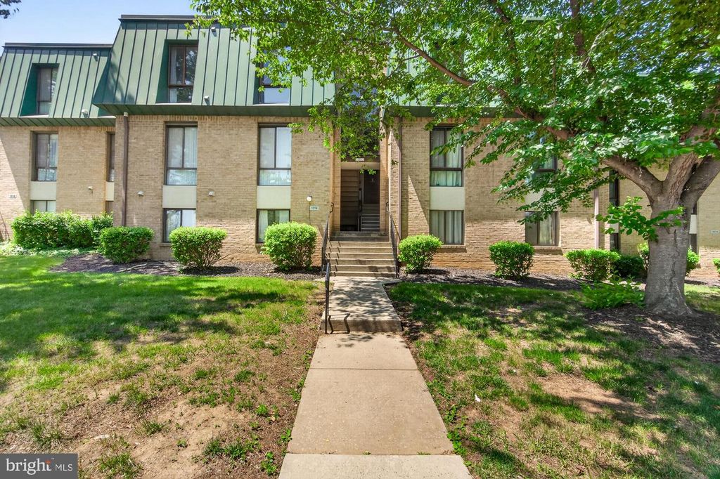 Image 1 of property listing at 1016-301 BRINKER DR #301, Hagerstown, MD 21740