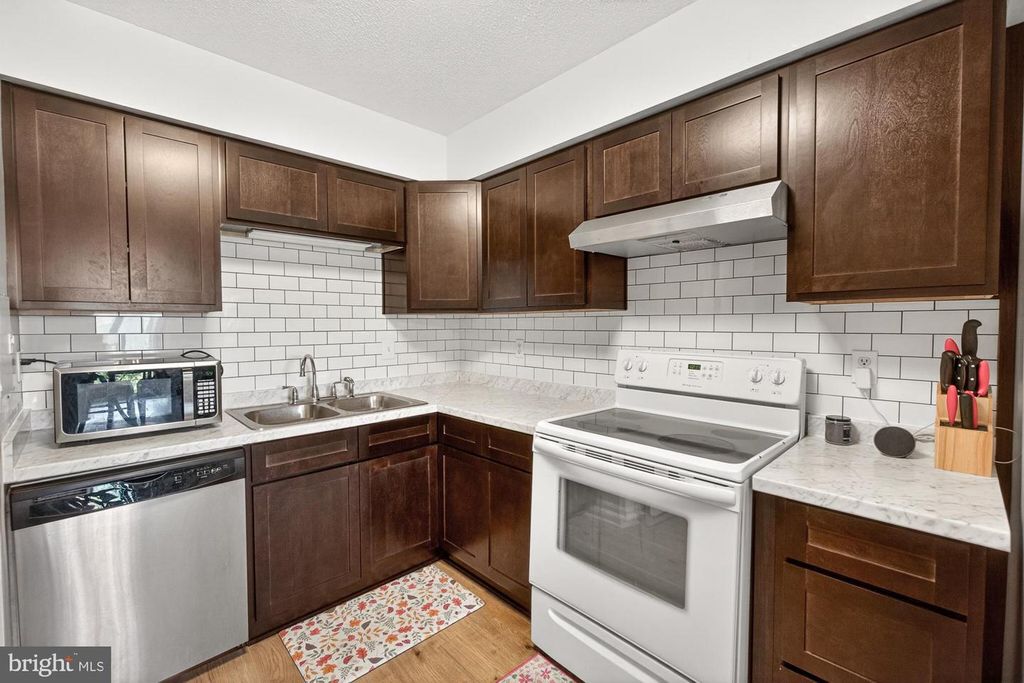 Image 30 of property listing at 1016-301 BRINKER DR #301, Hagerstown, MD 21740