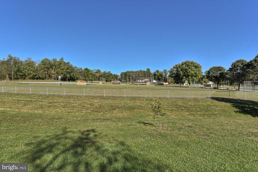 Image 40 of property listing at 1016-301 BRINKER DR #301, Hagerstown, MD 21740