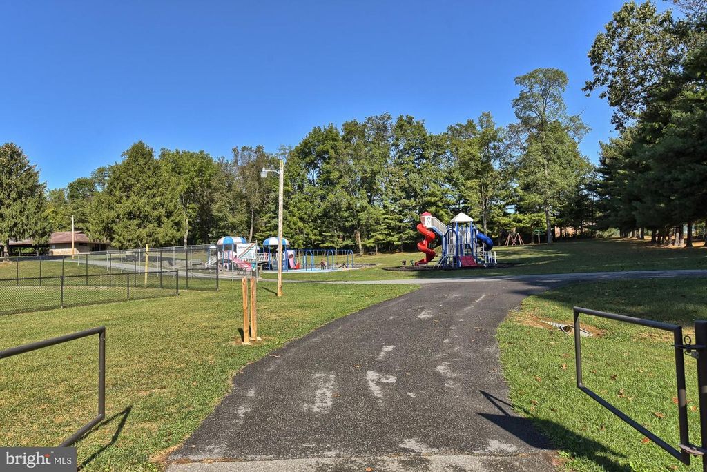 Image 41 of property listing at 1016-301 BRINKER DR #301, Hagerstown, MD 21740