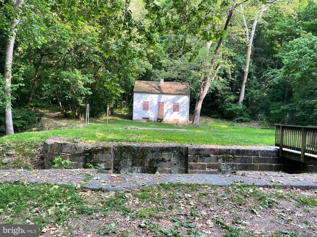 Image 64 of property listing at 1016-301 BRINKER DR #301, Hagerstown, MD 21740