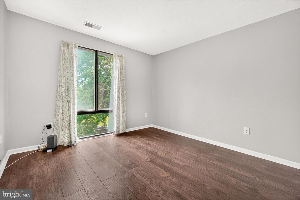Image 7 of property listing at 1016-301 BRINKER DR #301, Hagerstown, MD 21740