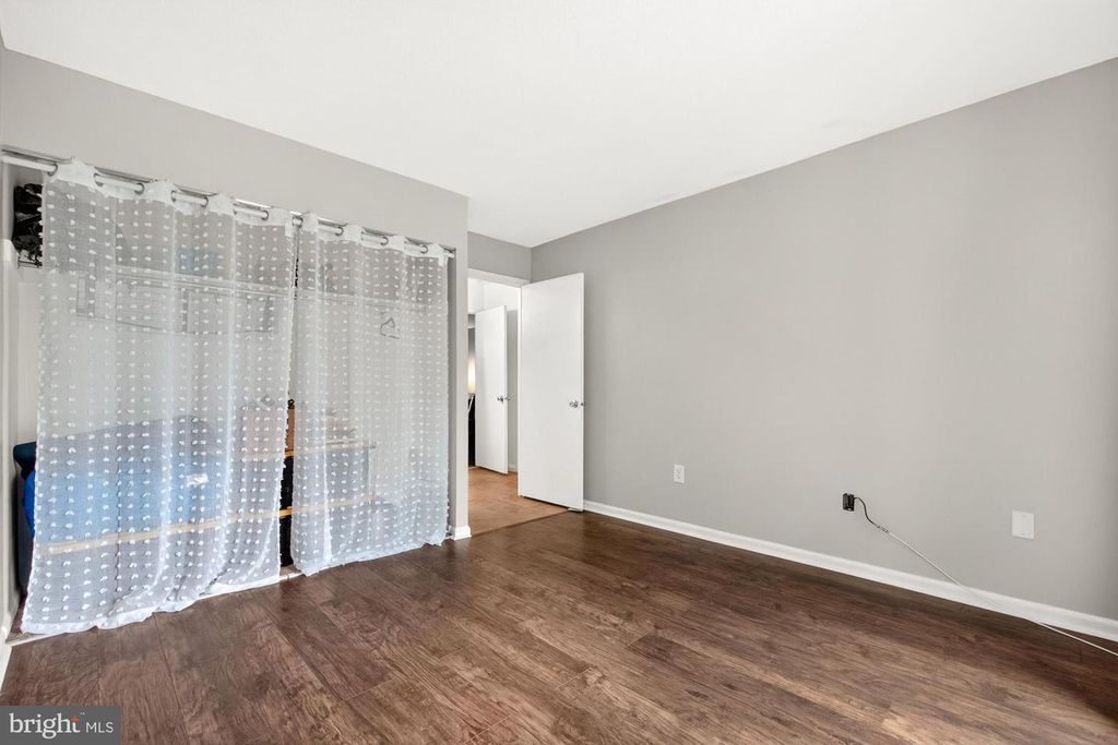 Image 8 of property listing at 1016-301 BRINKER DR #301, Hagerstown, MD 21740