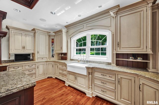 800 BAYSIDE Drive, Germantown Hills, IL 61548