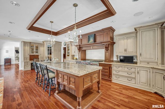 800 BAYSIDE Drive, Germantown Hills, IL 61548
