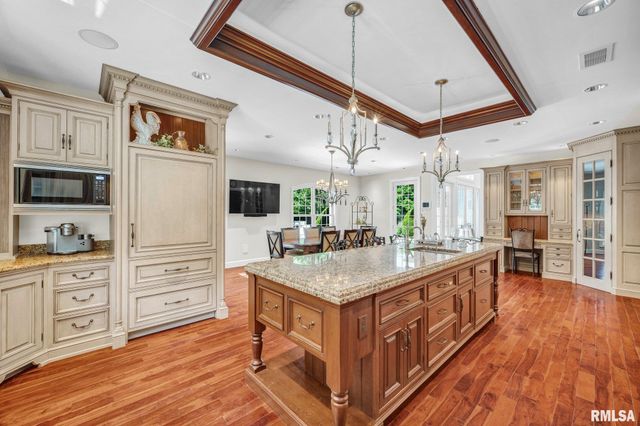 800 BAYSIDE Drive, Germantown Hills, IL 61548