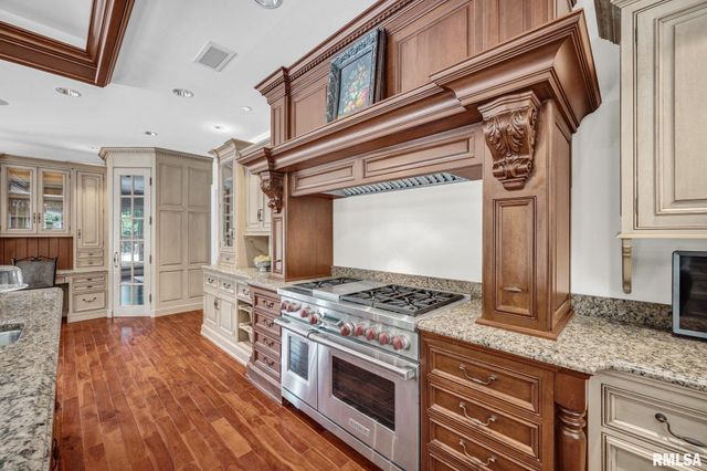 800 BAYSIDE Drive, Germantown Hills, IL 61548