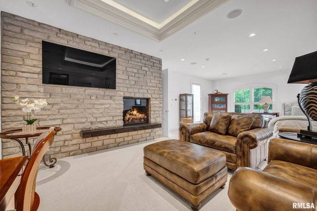 800 BAYSIDE Drive, Germantown Hills, IL 61548