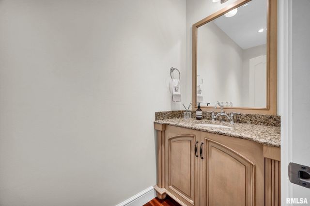 800 BAYSIDE Drive, Germantown Hills, IL 61548