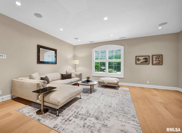 800 BAYSIDE Drive, Germantown Hills, IL 61548