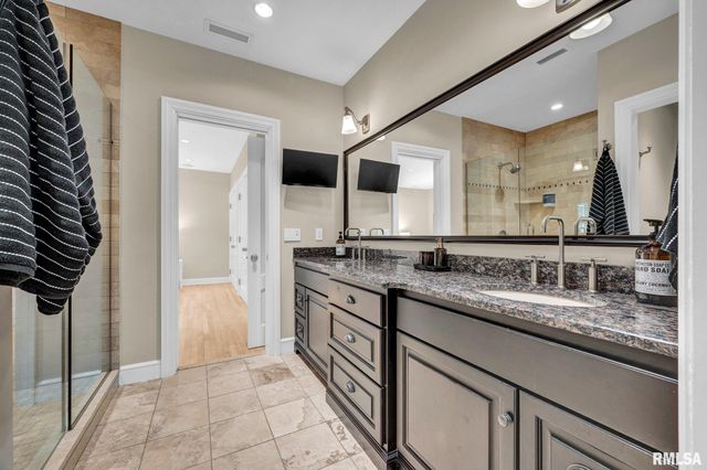 800 BAYSIDE Drive, Germantown Hills, IL 61548
